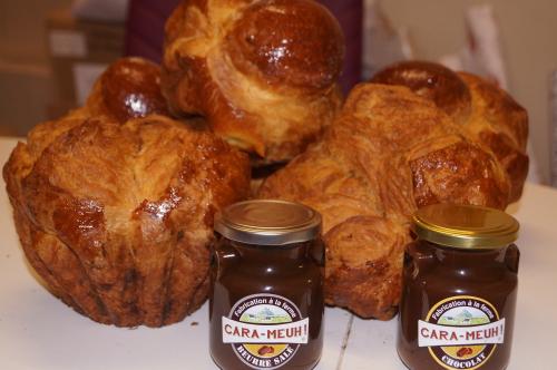 Tirapu50's tweet photo. BRIOCHES ET CARA-MEUH!: [SAMEDI 2 DECEMBRE] Journée spéciale Brioches et Crêpes dans votre Boulangerie-Pâtisserie,… https://t.co/EyxV18eDfz https://t.co/jpJtEqQq3K