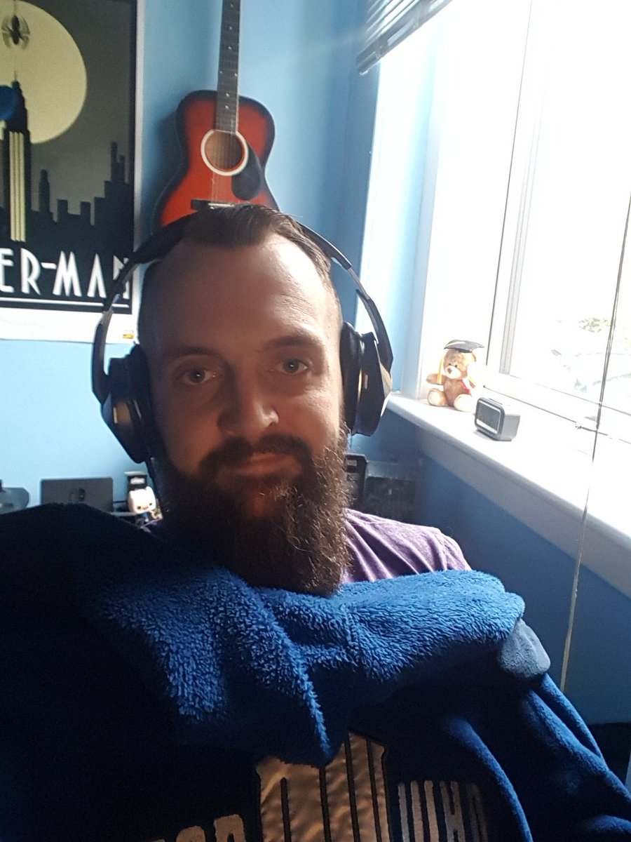 daakkast's tweet photo. Boilers fucked at daakkast hq so having to edit with multiple layers on to fight aff the cold and inform the masses #witsthescript https://t.co/6BrB2AGDym