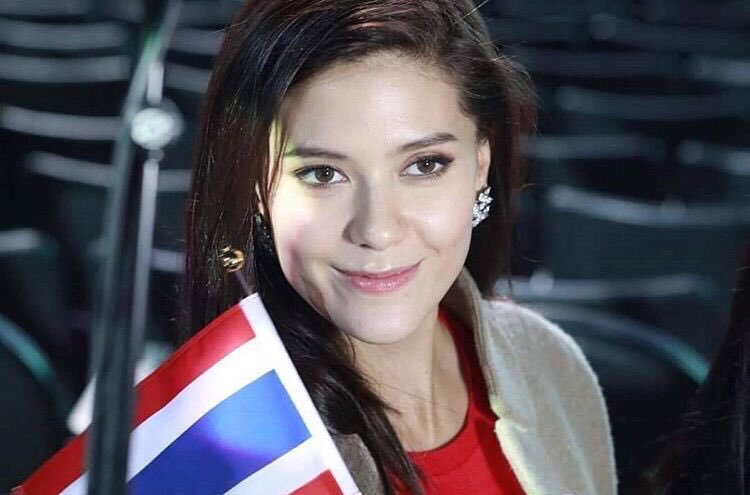 Dekchaikumkom's tweet photo. รออะไรละ รีทวิตสิ
 #MissUniverse #THAILAND https://t.co/gpBXB7csLh