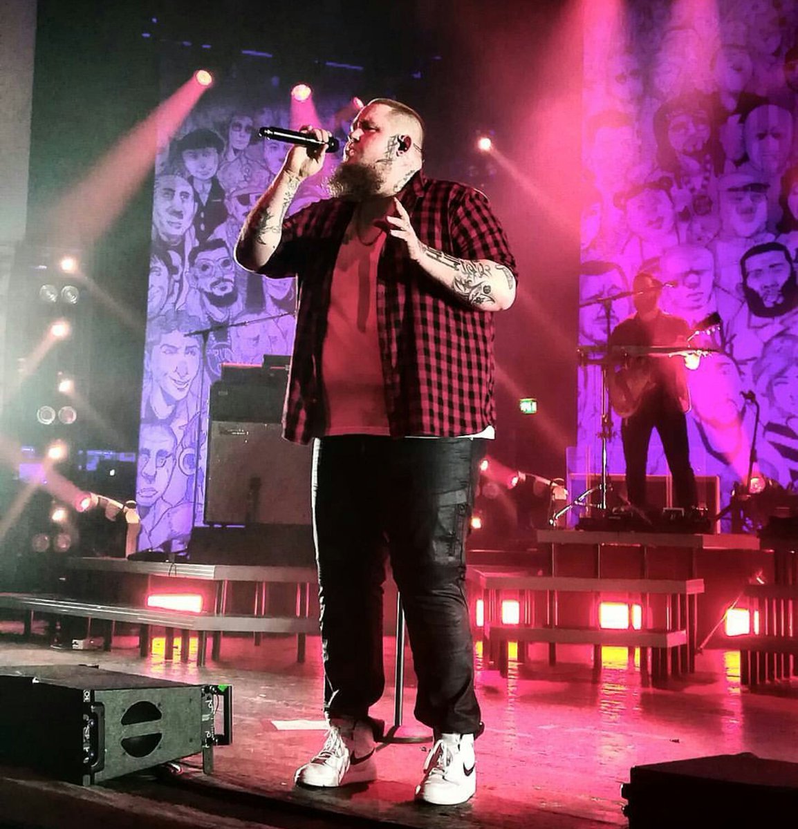RagNBoneManUD's tweet photo. @RagNBoneManUK performing at @O2academybrix London 2nd night #OverproofTour
📷 nemo.aiw https://t.co/JGLDQN0fvs