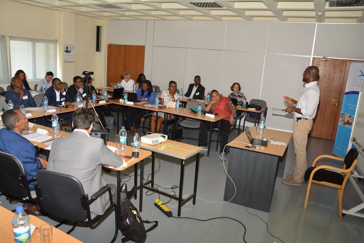 HayMadagascar's tweet photo. #HAYMadagascar participant sur les thématiques #SAEI structures d’accompagnement aux entrepreneurs innovants
#OIFfrancophonie #HayMadagascar #Entrepreneuriat #UCCOI @Africinnov 
#Madagascar #masterclassincub_oi
7 Novembre 2017 #Mauritius https://t.co/89fgYLPLkE