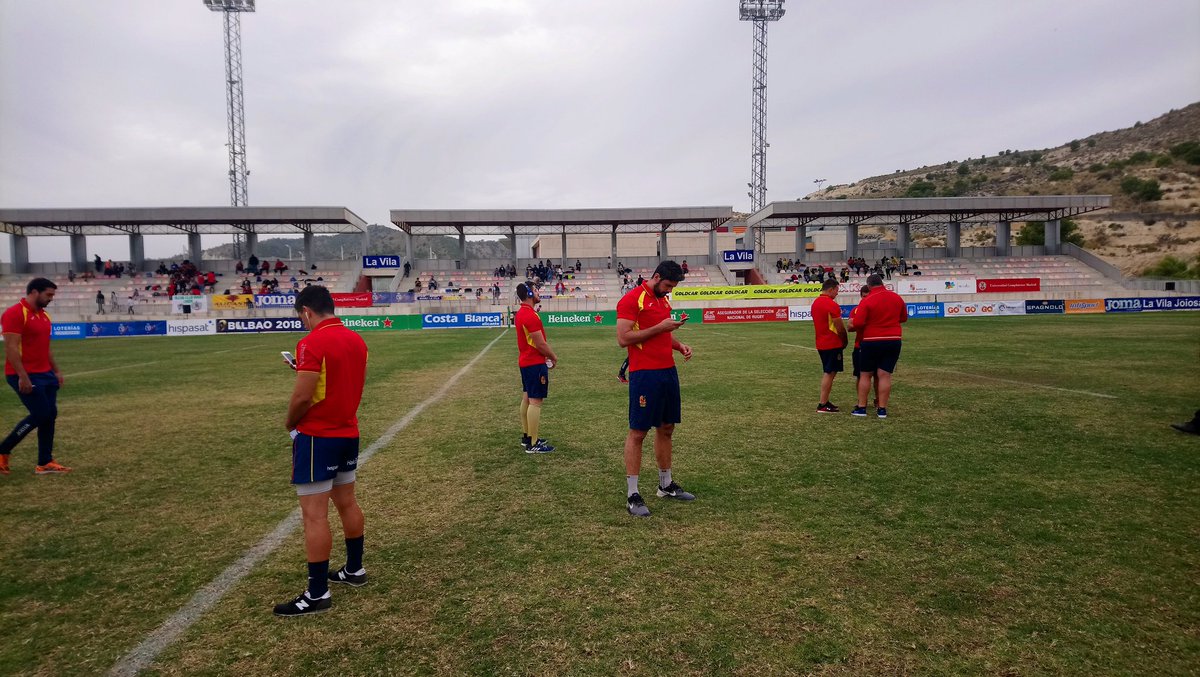 ferugby's tweet photo. #XVdelLeón | Los jugadores ya han pisado el campo #VamosLeones #ESPvBRA https://t.co/2ZcQjHK6T3