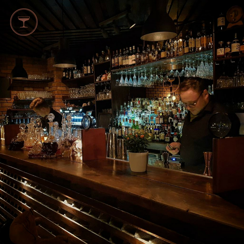 Bourne_and_Co's tweet photo. Did you know? The Art of Bartending is an ancient practice that can trace its roots back to the Greek and Roman eras.
#bourneandco #Suffolkst #newalexandratheatre #newststreetstation #bestcocktailbar #prohibitionlounge https://t.co/pdQi2EDsjO