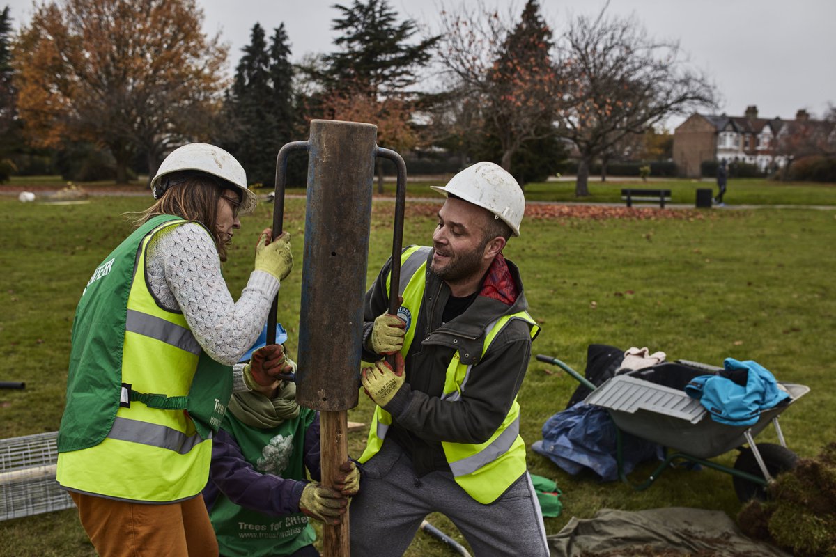 TreesforCities's tweet photo. It's the first day of #NationalTreeWeek! We're celebrating by planting new urban trees for future generations in #LoxfordPark today. Help us out by joining #GenerationTree https://t.co/CLluuTysnH https://t.co/DUkVZVMnBL