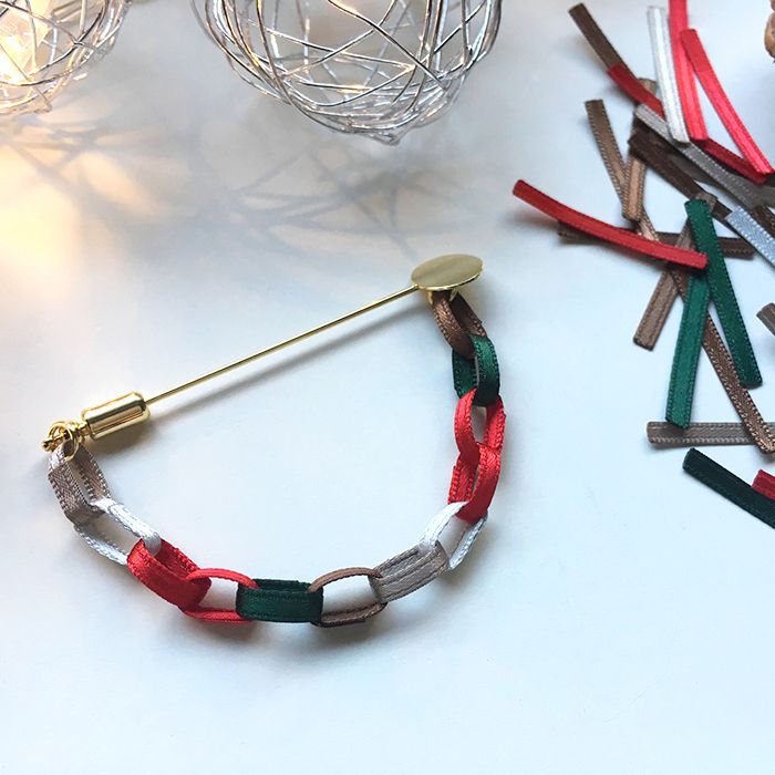 Minne ミンネ 本日まもなく19時より 折り紙の輪っか飾りモチーフ作品でおなじみの Oto Oto さんによる限定作品の販売が開始されます ポインセチアをイメージしてカラーリングされた輪っか飾りのブローチが限定販売されます ぜひクリスマス特設 Minne ミンネ 本日まもなく19時より 折り紙の輪っか飾りモチーフ作品でおなじみの Oto Oto さんによる限定作品の販売が開始されます ポインセチアをイメージしてカラーリングされた輪っか飾りのブローチが限定販売されます ぜひクリスマス特設