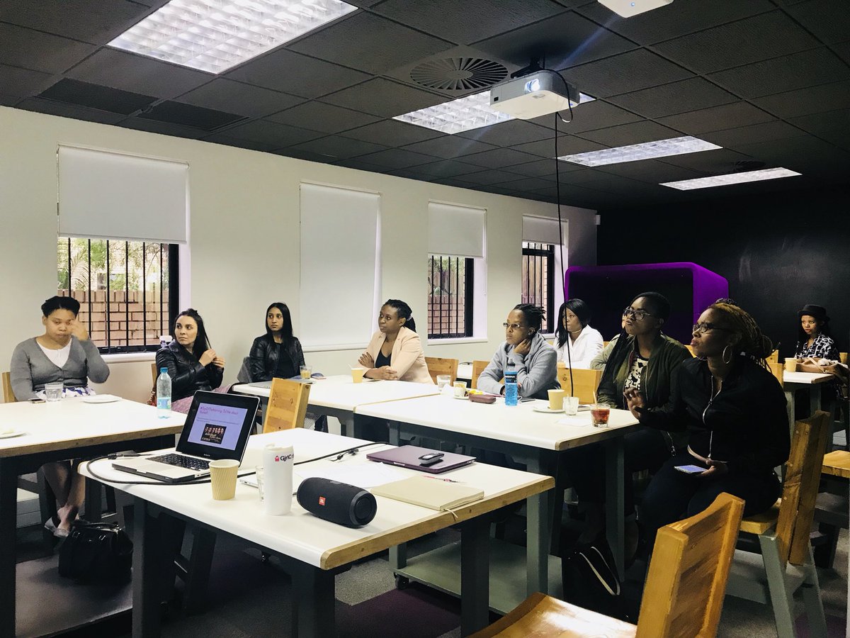 Maubate's tweet image. Amazing software dev grads in the room this morning @TheTechFemme Career Readiness Workshop . Android devs, robotics enthusiasts...