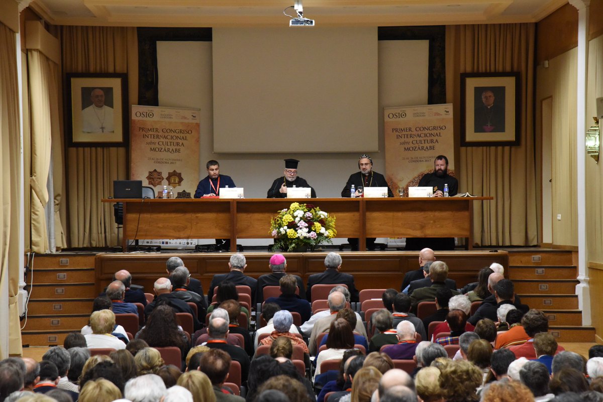 mezq_catedral's tweet photo. La jornada del sábado se ha iniciado con el debate “Mártires cristianos en Oriente”. En esta mesa redonda, bajo la moderación del archimandrita P. Demetrio 
Galería fotográfica: https://t.co/gosPmhEPiP https://t.co/L2SlrkD8Iw