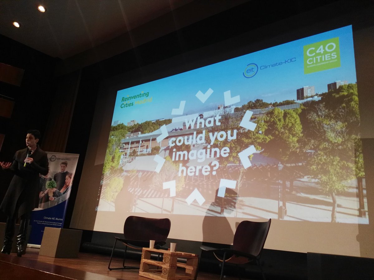 JavierCanas86's tweet photo. New cities in a circular economy with @KirstenDunlop @EITeu @cKIC_Alumni @ClimateKIC 
#CKICHeroes17 #Sustainability #climatechange #SmartCity https://t.co/qDK5YN416x
