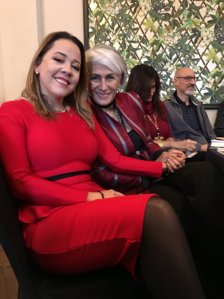 rubdiazm's tweet photo. En @SHEmprendedoras #SHE2017 #YoSoySHE2017 #rubdiaz @verososalive @ViolaEdeG https://t.co/eVfctxaj3Q
