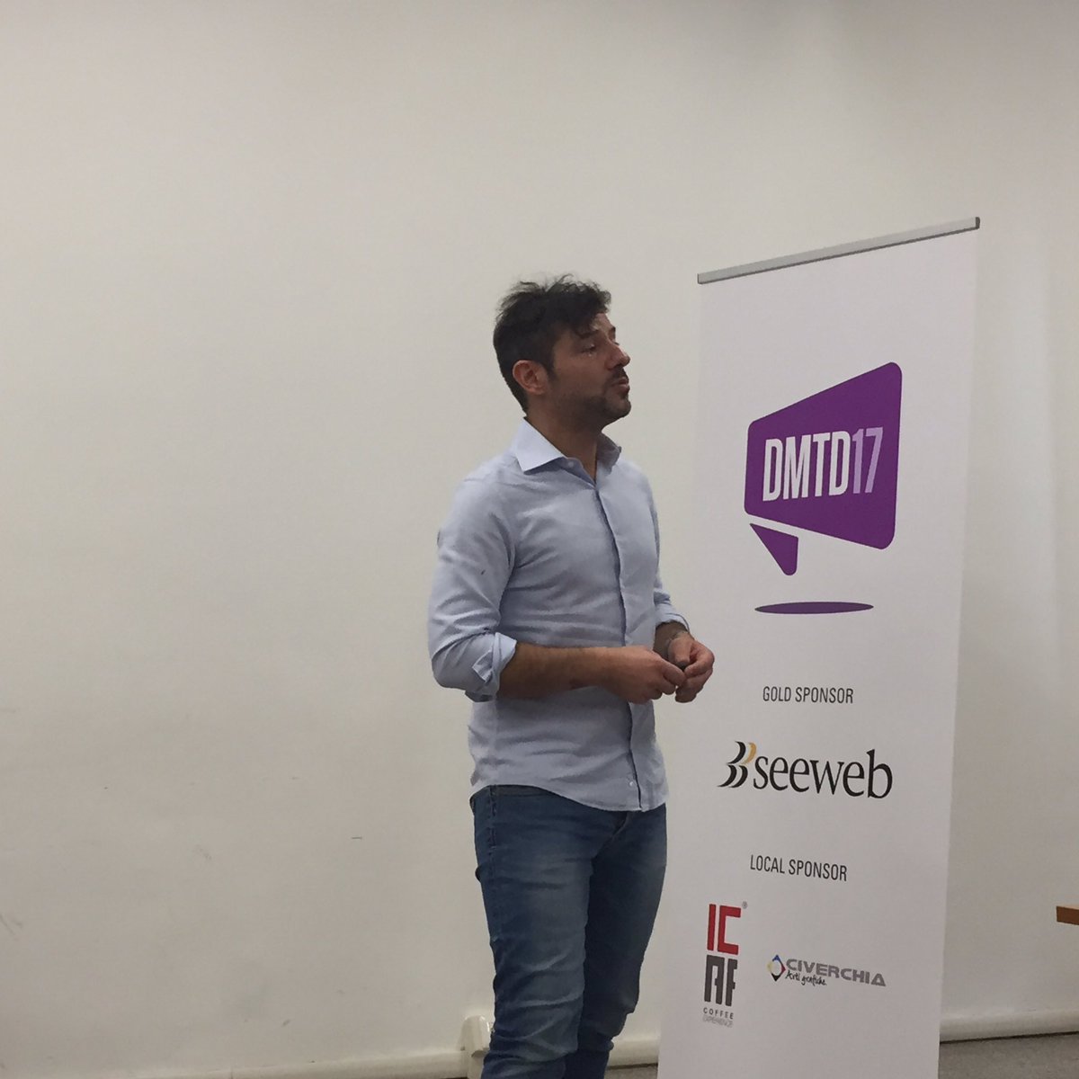 seeweblive's tweet photo. [#DMTD17] Dal funnel #marketing allo Smart Bidding. Interviene ora @thulasa. @DMTD17 #digitalmarketing https://t.co/A9L8mKGYZP