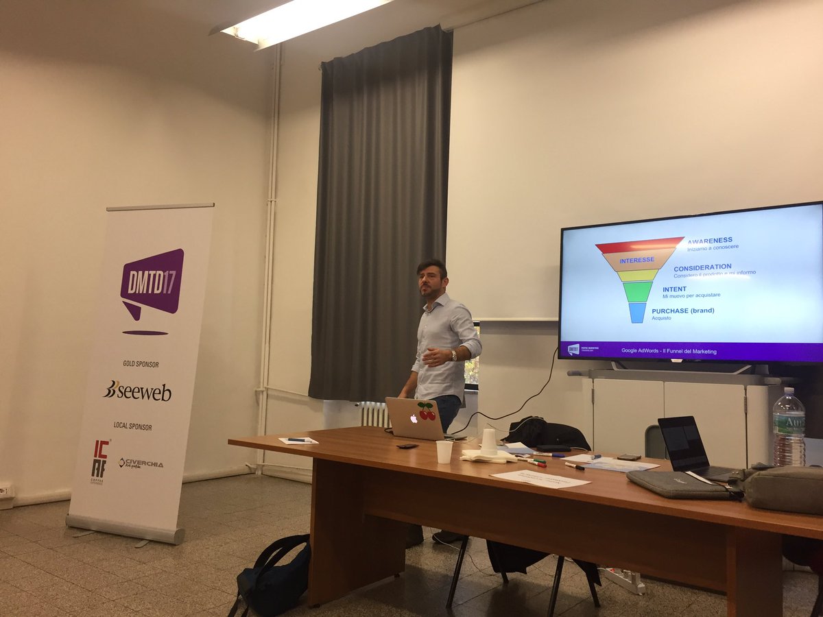 seeweblive's tweet photo. [#DMTD17] Dal funnel #marketing allo Smart Bidding. Interviene ora @thulasa. @DMTD17 #digitalmarketing https://t.co/A9L8mKGYZP