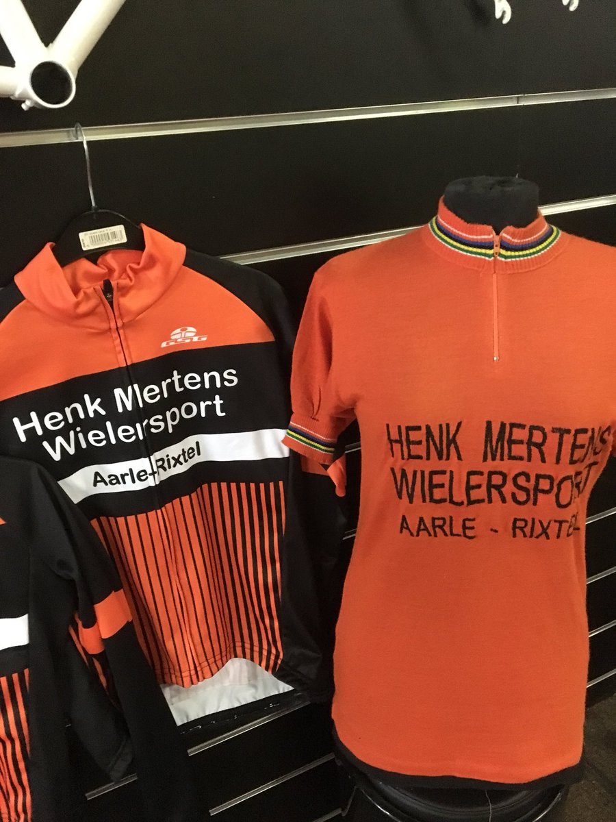 BICIworld's tweet photo. Deze week werd de nieuwe @Giessegi_srl kleding bij dealer #henkmertenswielersport afgeleverd. Ben jij ook toe aan nieuwe #customcyclingwear neem dan contact op met @BICIworld https://t.co/bsxqvrRHQO