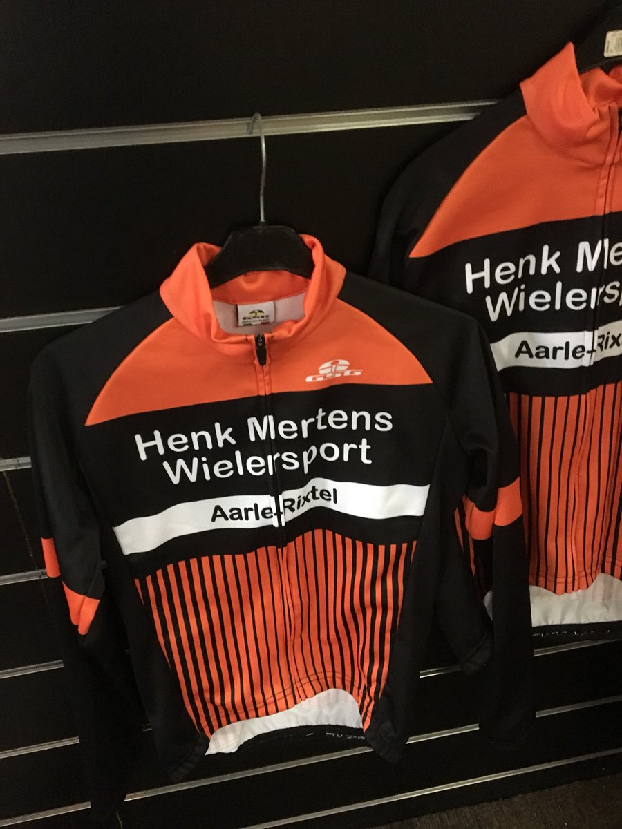 BICIworld's tweet photo. Deze week werd de nieuwe @Giessegi_srl kleding bij dealer #henkmertenswielersport afgeleverd. Ben jij ook toe aan nieuwe #customcyclingwear neem dan contact op met @BICIworld https://t.co/bsxqvrRHQO
