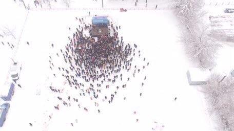 Вчера в Перми на митинг Навального  собрались 800 человек и решили провоцировать задержания для хайпа. 

Сегодня во Владимире вообще позор какой-то...