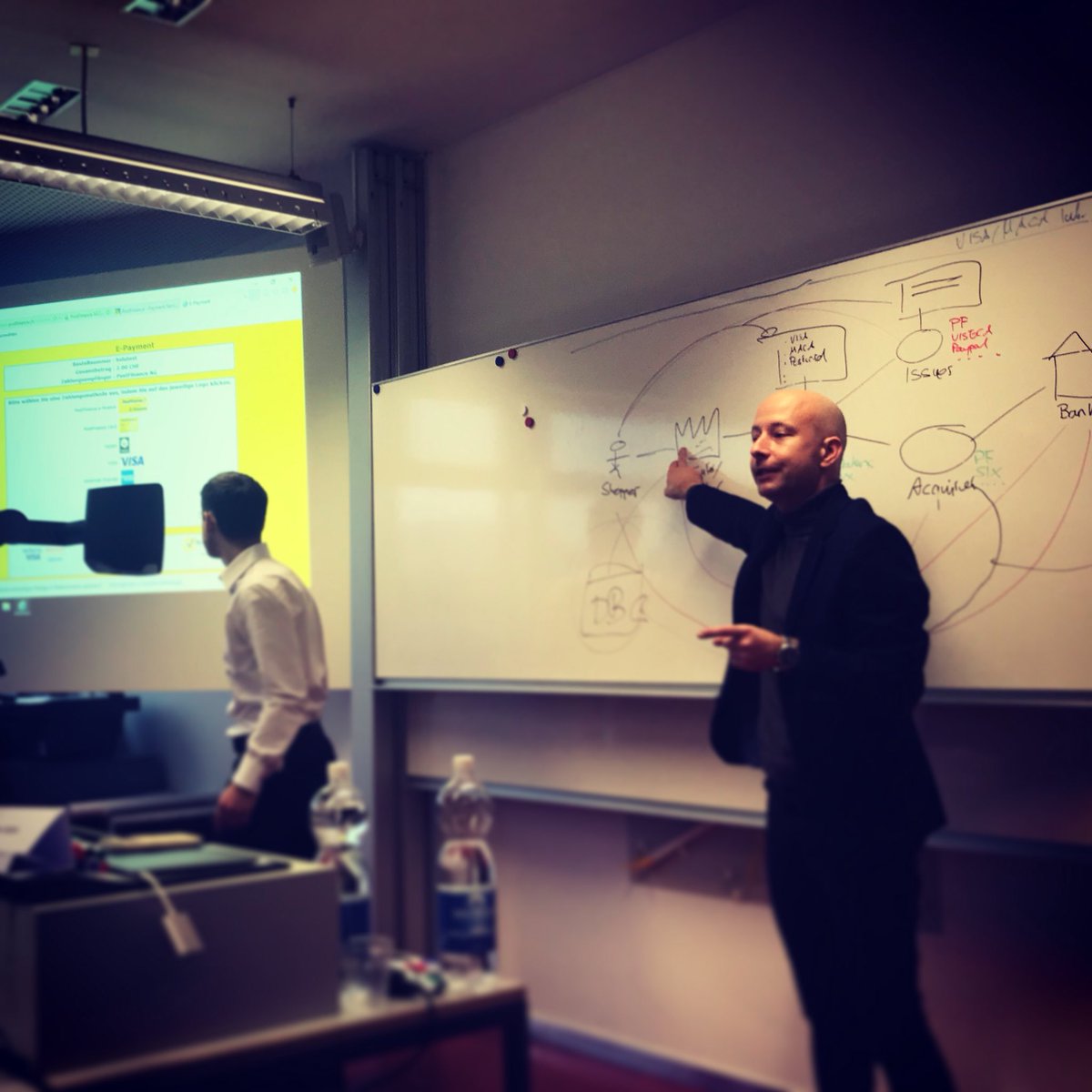 DariusZumstein's tweet photo. @SergiGubin &amp; @kauerdave @PostFinance rocken zu zweit die #ePayment Bühne @hslu. Solch spannende #eCommerce Themen und dynamische Dozenten reissen alle mit 😎 Danke @peterunterwegs @MarkusPeter, da habt ihr zwei #top Leute geschickt https://t.co/a29TO8gRcZ