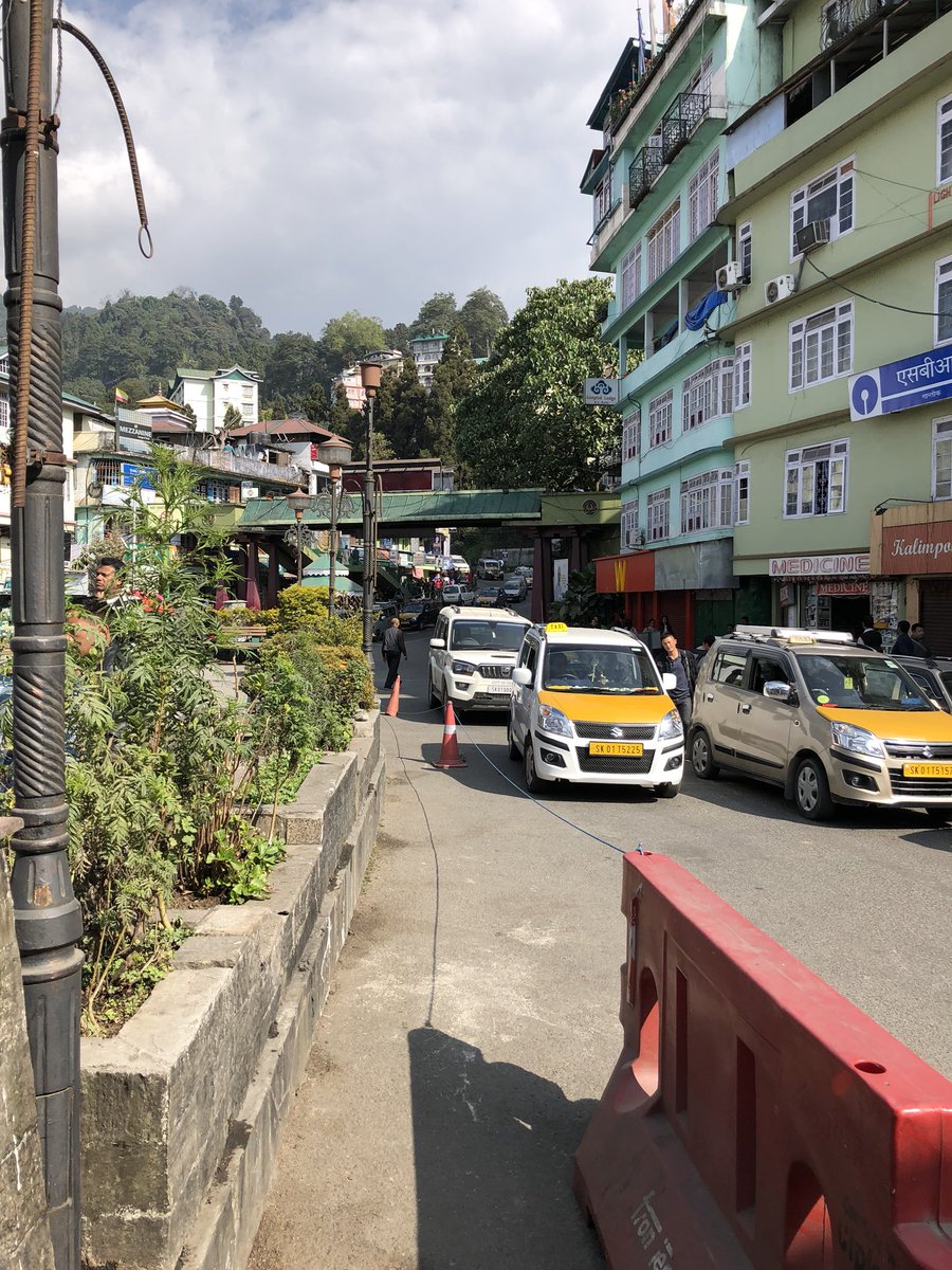 GurudevDr's tweet photo. So disciplined that they wait for the signal, no double rows no honking preference for those who are walking. Can’t believe I am in a place which is actually a part of India. Every board on the shops have a saying” keep Sikkim clean “ https://t.co/Y7UVbq07bN
