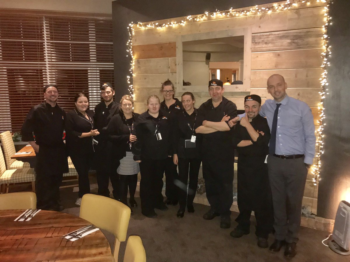 brillbegin's tweet photo. @Valerie_PI3R @SpencerGraydon @beefeatergrill @HalfpennyBarry be_newhouse  #firstdayasabeefeater #smashedit #teamnewhouse https://t.co/45PDLnYqEd