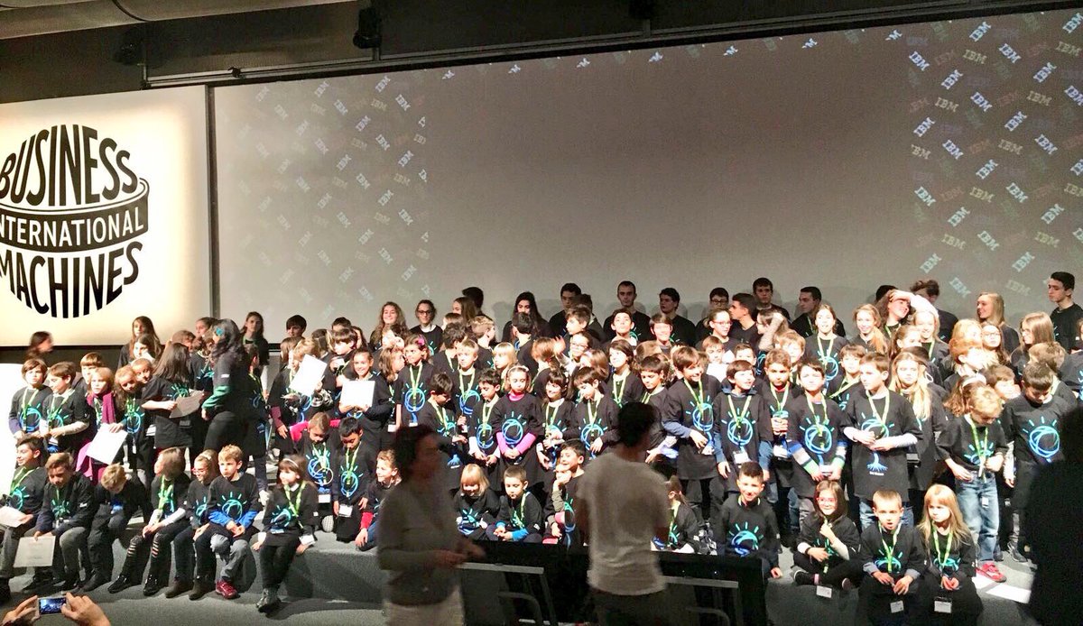 Decollanz's tweet photo. In @IBMItalia la #matemarathon per bimbe e bimbi con @CHIARABURBERI. Impegno x far scoprire l’amore per #Matematica @DorianaDB @ecereda #STEM https://t.co/19Uu05kCCC