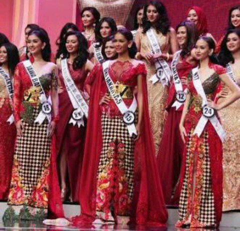callnanang's tweet photo. Semoga bisa menang dan mengharumkan indonesia .....
#MissUniverse
#Indonesia 
#BungaJelithaIbrani https://t.co/MVCY0bWiIZ