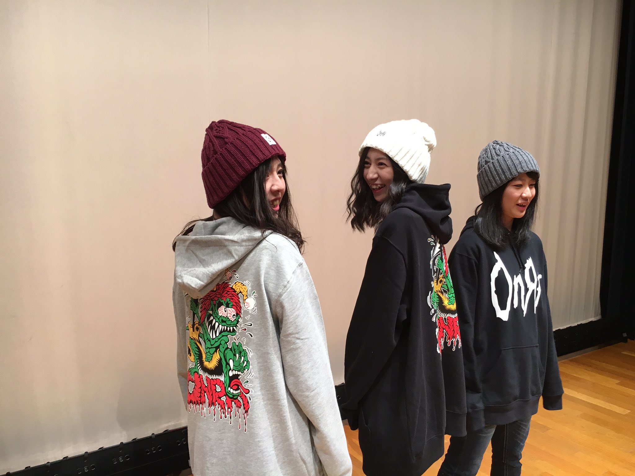男鹿ナマハゲロックフェス Onrf 公式 パーカー現物 パーカーサンプル現物届きました 早速撮影してます プルのデザイン若干デザイン案と違っています プリント範囲が限られているため ん ニットキャップ ニットキャップも追って