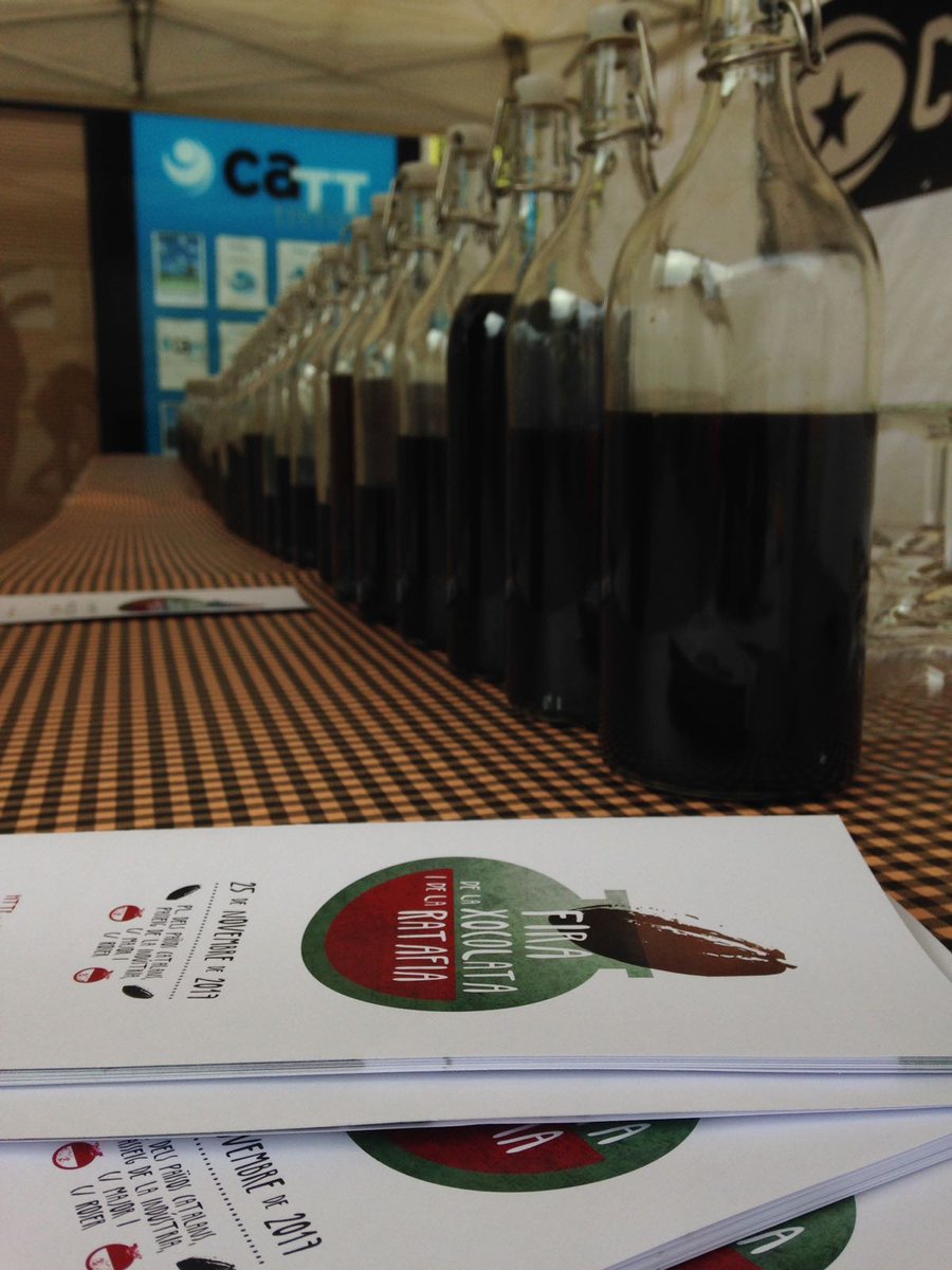 casalpanxo's tweet photo. Tot a punt al Camí del Roser per començar la gran jornada d'avui de la VIII Festa de la #Ratafia de #Berga. Us esperem amb ganes que gaudiu de la Fira de la #Xocolata i la Ratafia. No us ho perdeu! https://t.co/uTnrKhgXyQ