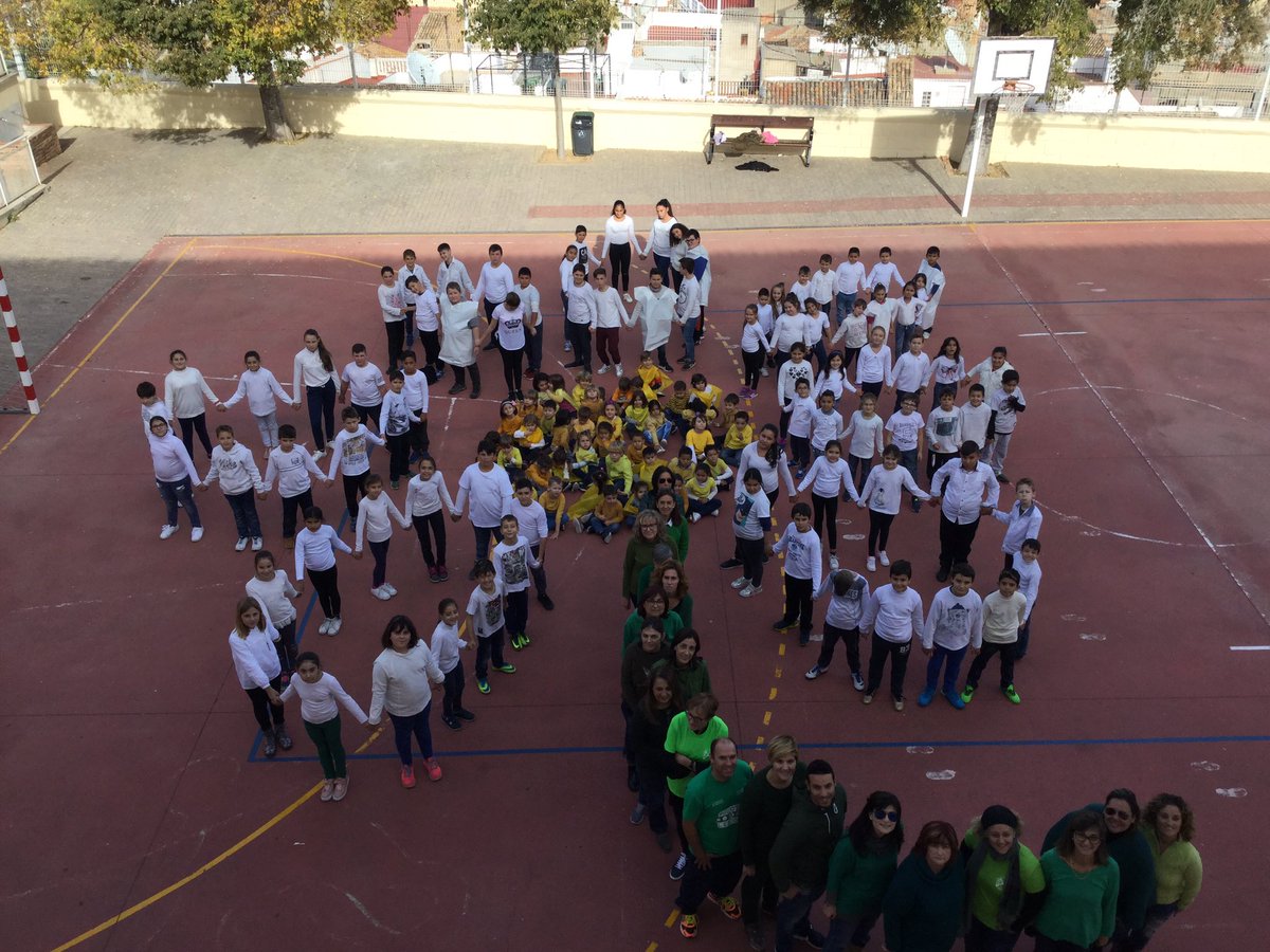 EmparSastre's tweet image. #25N #DiaContralaViolenciadeGenere #Oliva @CeipSantaAnna descobrim els sentits de ls vida.