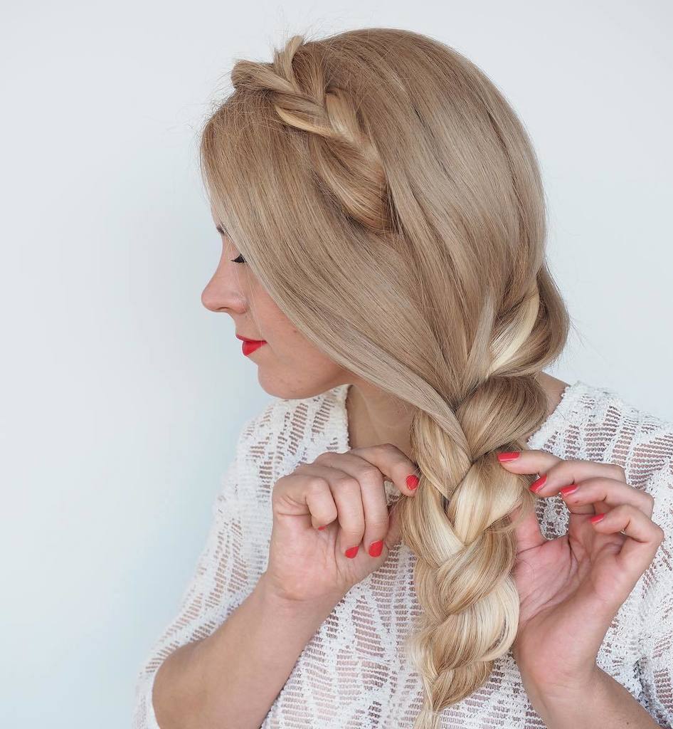 MHardsford's tweet photo. This braid is super simple and the tutorial is up on https://t.co/Ae3M6biYRU now. You do need long hair though to do it so I faked it with some extensions. I've mixed 2 colours to create highlights which helps the braid to stand out #braidingtips #hairro… https://t.co/piGXCvmYz4 https://t.co/lg6aIuNm3q