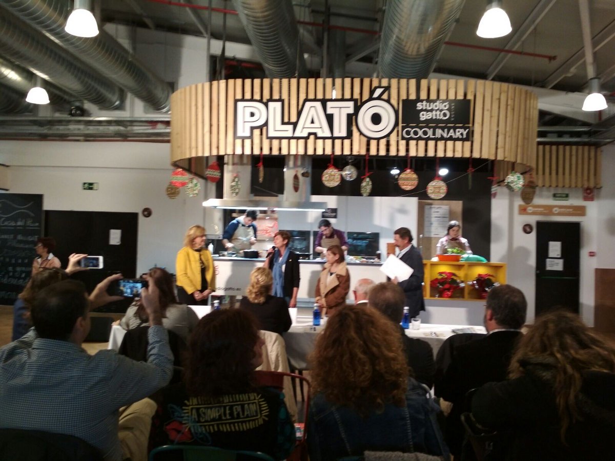 <a href="/laLlotjaDO/">La Llotja DO Terra i Mar</a> Ja hi som en el concurs La Cuina de Casa receptes tradicionals al <a href="/Coolinarymarket/">Coolinary Market</a> de Sant Pere de Ribes  <a href="/ajuntamentvng/">Vilanova i la Geltrú</a>    <a href="/productesterra/">Productes de la Terra</a> @bcnmoltmes <a href="/mancomunitatPG/">Mancomunitat Penedès-Garraf</a> <a href="/isidrealso/">Isidre Also</a> <a href="/RHSugranyes/">Rosa HuguetSugranyes</a> <a href="/santperederibes/">Sant Pere de Ribes</a> <a href="/VilanovaTurisme/">VilanovaTurisme</a> <a href="/eixdiari/">Eix Diari</a>  @DV__Digital