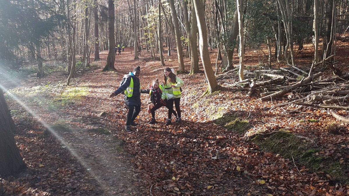 Leagravescouts's tweet photo. All groups going strong at grimsdyke hike. 4 checkpoints down each. Senior team now moving on strongly as well. The shadows seem to be enjoying it to, a bit too much. Pubs not included on hike.........gentlemen😱 https://t.co/Jso0MfSPzh