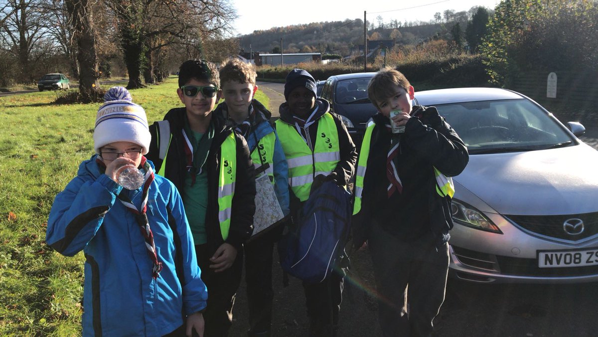 Leagravescouts's tweet photo. All groups going strong at grimsdyke hike. 4 checkpoints down each. Senior team now moving on strongly as well. The shadows seem to be enjoying it to, a bit too much. Pubs not included on hike.........gentlemen😱 https://t.co/Jso0MfSPzh