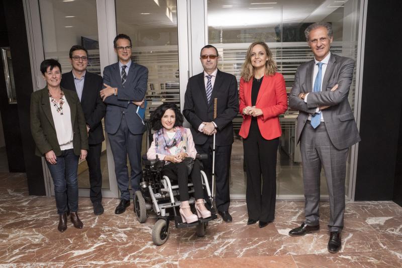 Servimedia's tweet photo. En #MadridalaVista te ofrecemos un reportaje sobre la Mesa de debate con la Comisión de Discapacidad del @Senadoesp con @VFS_SenadoraCLM, @tomasmarcos,  @MaribelHOvera y @Cesar_Jimenez23 Escuchalo aquí  https://t.co/awTaWoujey https://t.co/qexTg4KAM2