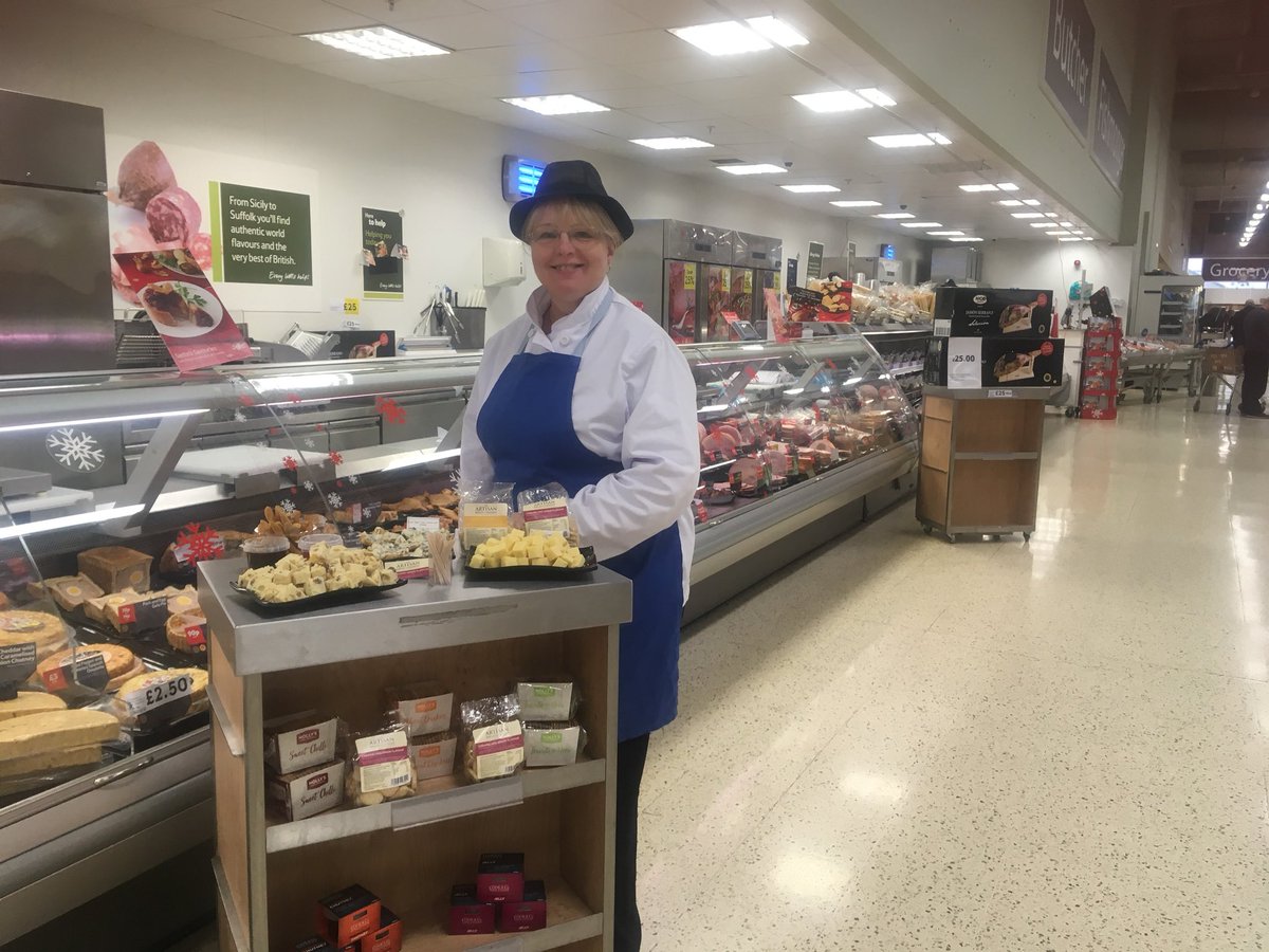 Tesco Walkden today , Gail treating customers this morning #deli tasters <a href="/Andrew_Deignan/">Andrew Deignan</a> <a href="/Falmeister/">Fallon</a> <a href="/Will_hldswth/">Will Houldsworth</a> <a href="/FearnGaynor/">Gaynor Riley</a>
