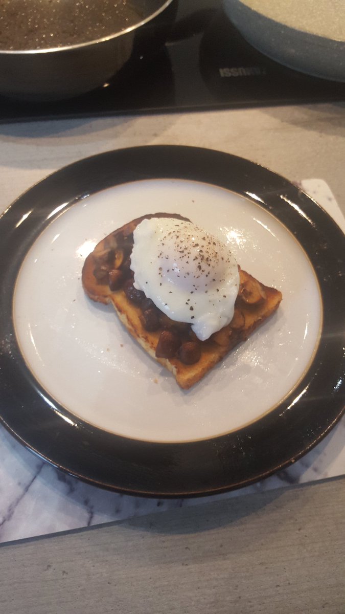 Brett20Dave's tweet photo. @GordonRamsay what do you think of my poached egg and mushroom on toast? https://t.co/KnNtEtWEeZ