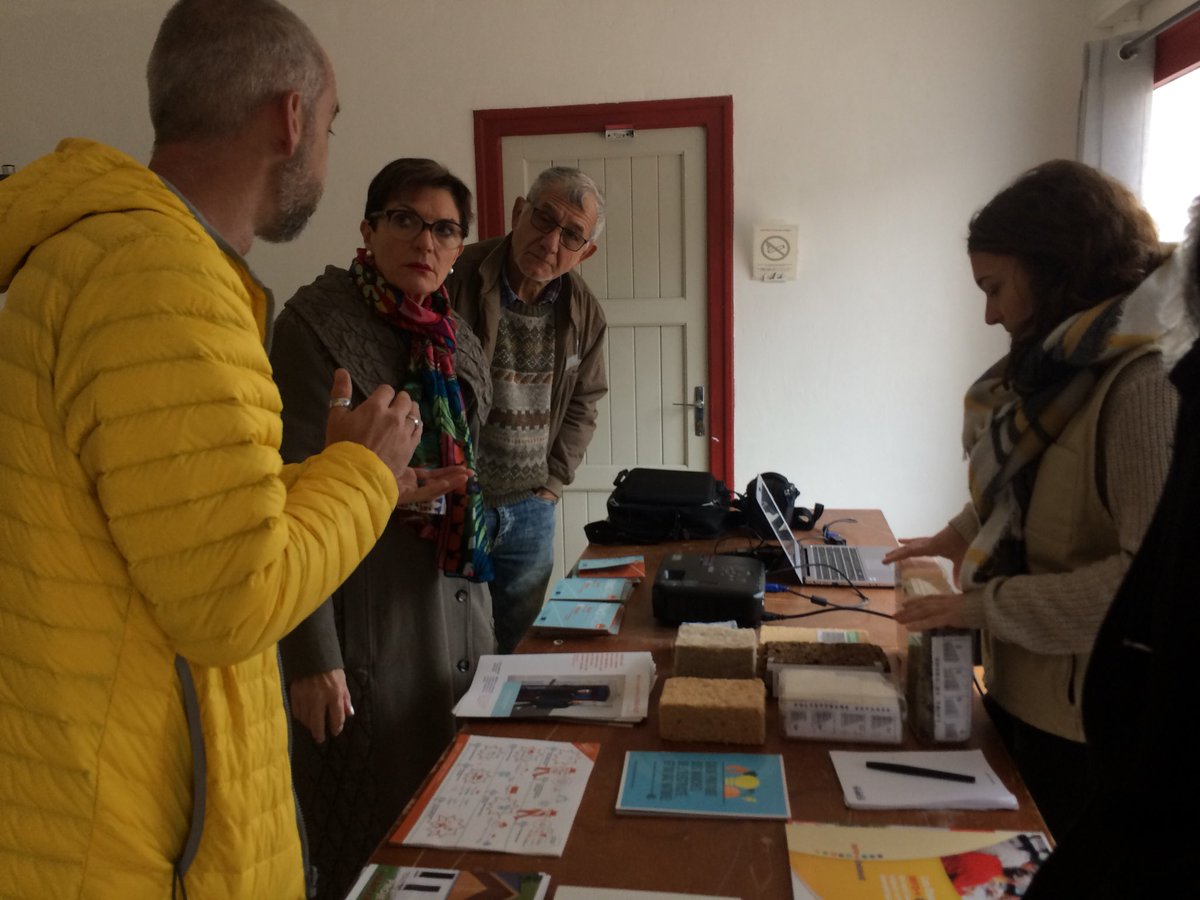 renoaqt's tweet photo. Venez à #Aren visiter le logement communal rénové #énergétiquement et participer à son inauguration ! Monsieur le Maire va bientôt couper le ruban 🙂🏡 https://t.co/RMJvUJi7gs