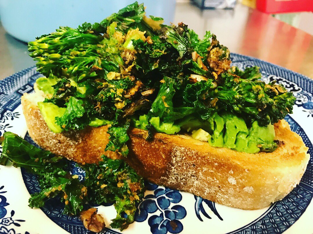 CrocusCafe's tweet photo. Avocado on sourdough with garlic greens for £4.50 as well as veggie and vegan breakfast, porridge, smoothies and scrambled tofu! #vegannottingham #uon #lenton #qmc #nottinghamvegans #crocuscafe #veganbrunch https://t.co/UycFRYoAjC