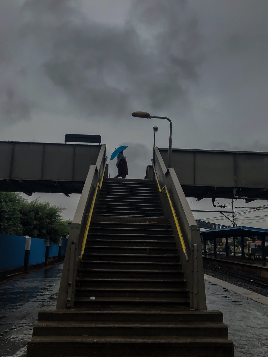andilebhala's tweet photo. #istoremakers #iphone8plus | Rain is the most beautiful thing the world has to offer

#themanwiththeredbag https://t.co/GRKd3JxOHv