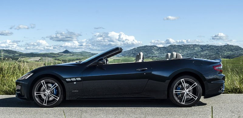 WeekendPremium's tweet photo. #Maserati GranCabrio 2018 in Franciacorta, l’eccellenza fra le stelle. https://t.co/1AOB9obujV @Maserati_HQ @WeekendPremium https://t.co/IaamaUiLIk