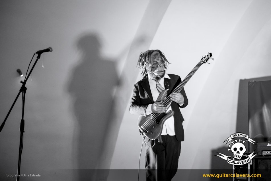 Jina_EM_Photo's tweet photo. @simiocidio, An amazing intrumental rock band!
#rock #instrumental #bass #festival #monterrey #sannicolas #simio #ape #concert #simiocidio https://t.co/cnFwM31Sao