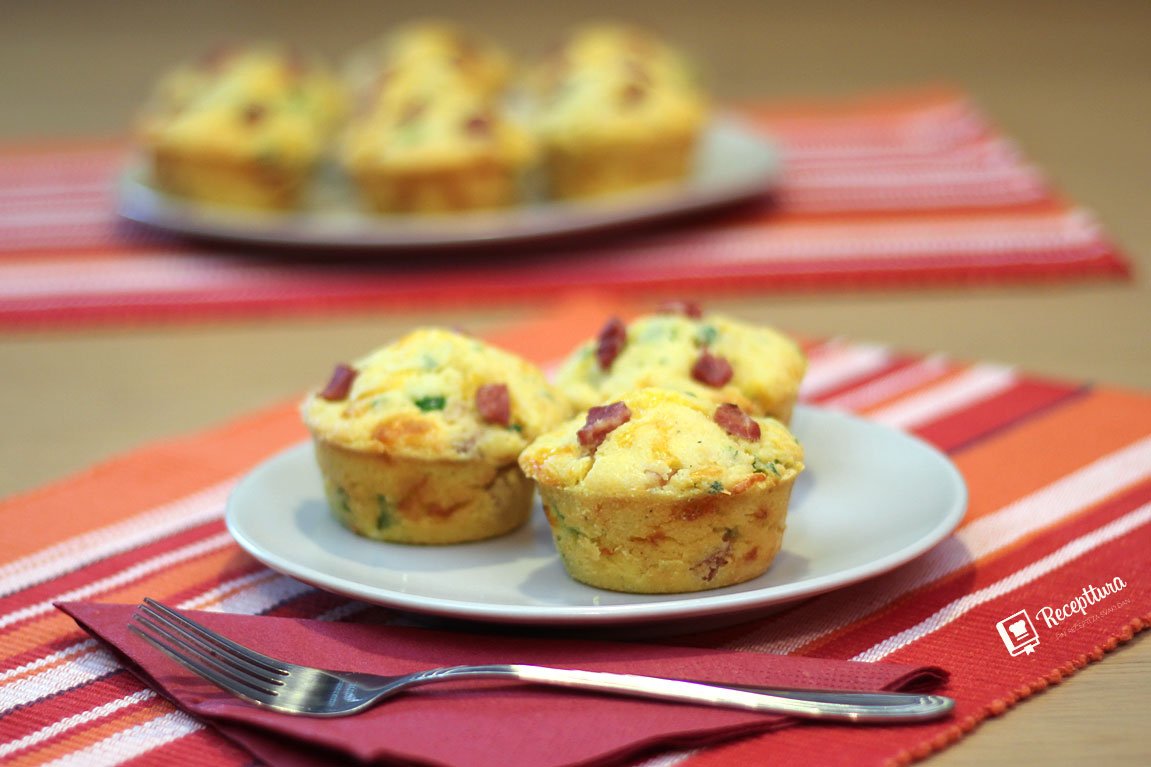 recepttura's tweet photo. Mafini sa šunkom i sirom: https://t.co/Ezjz2S9OXy #mafini #šunka #sir #muffins #ham #cheese #recepti (via @recepttura) https://t.co/LLNnDUKdvB
