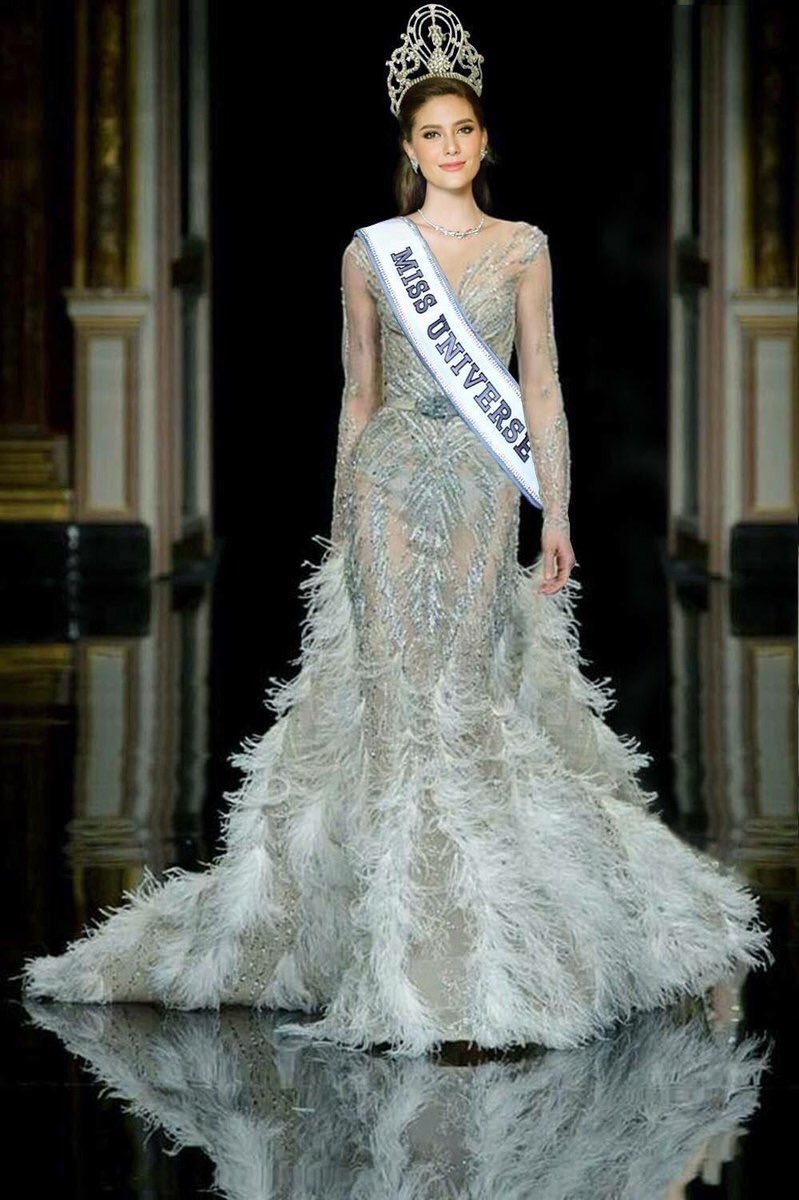 Dekchaikumkom's tweet photo. มารีญาบอกว่า ขอทางหน่อยคะ 
#MissUniverse #THAILAND https://t.co/Nkm3c0wXqw