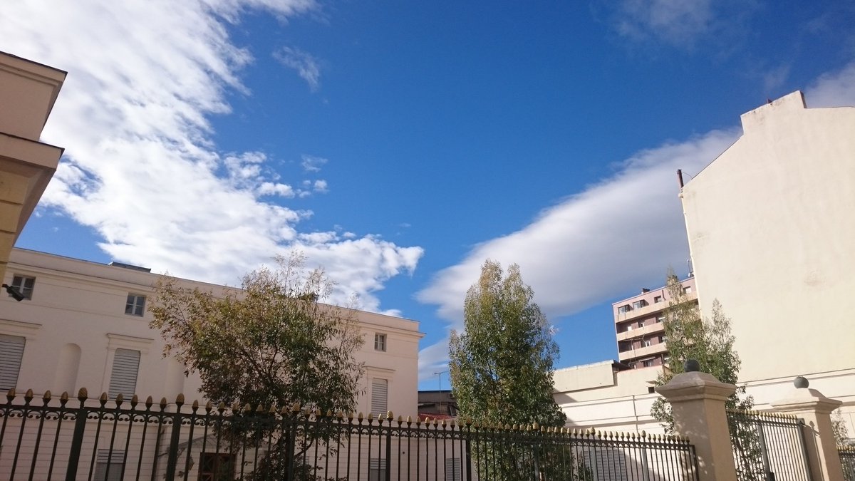 FRNGodefroy's tweet photo. Finalement, le ciel se découvre et le soleil arrive 😎 #Cielfi #Montpellier #DirectLive https://t.co/Nr6k2zNSSE
