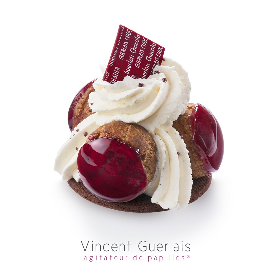 VincentGuerlais's tweet photo. Le #nouveau Saint-HO GRIOTTES
Happy Week-end ! 🍒
Choux garnis de crème à la #vanille, compotée de #griotte, sablé #cacao, et chantilly à la vanille #VincentGuerlais #Nantes #patisserie https://t.co/dW4DDoDhPv