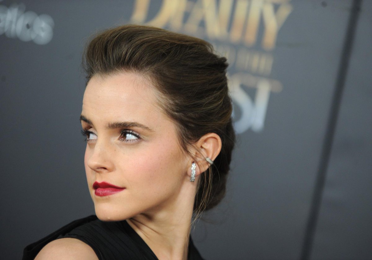 ELLEfrance's tweet photo. #People Emma Watson est de nouveau célibataire https://t.co/qMXBURCt25 https://t.co/L9GtMKuVvx