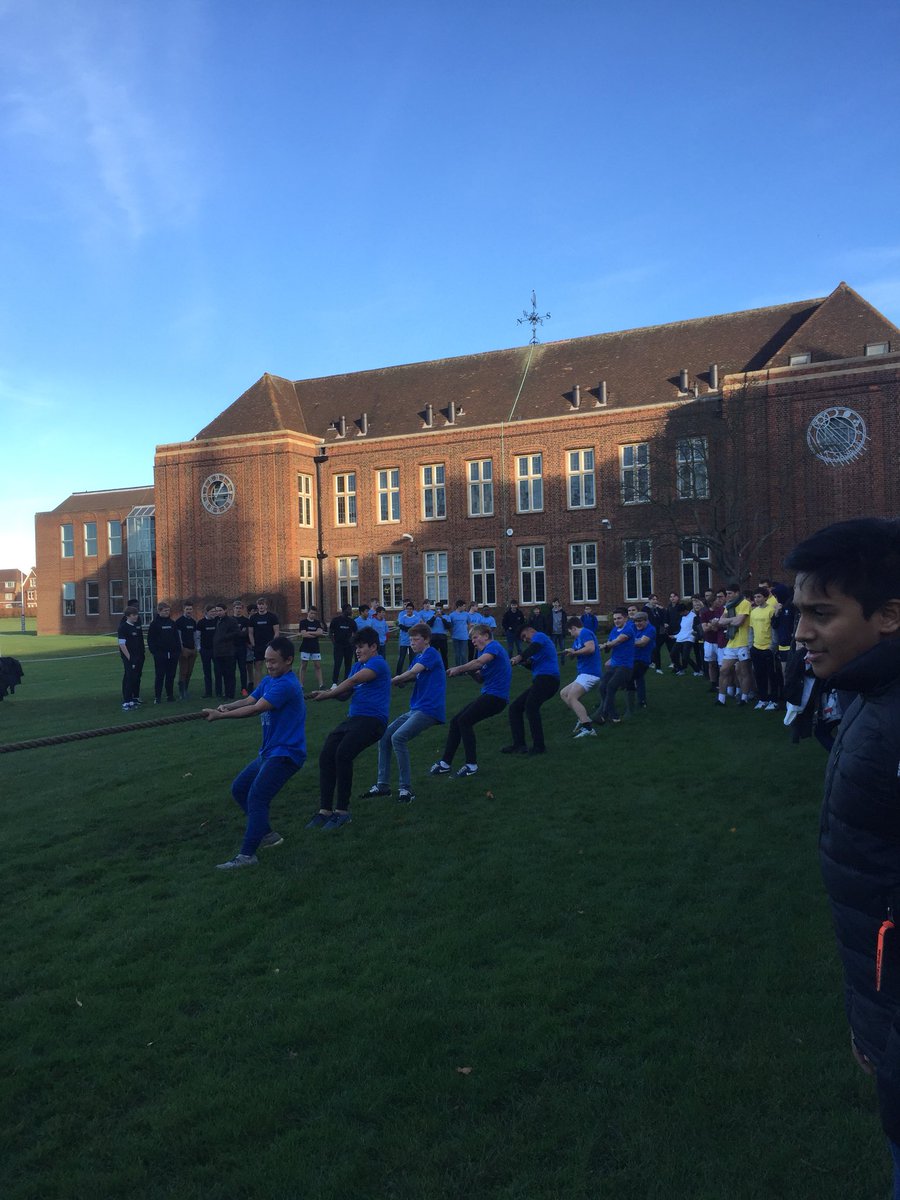 BSMoBros2017's tweet photo. Tug of war was a great success yesterday, thanks to all who came along to participate and to support! @bedfordguild @BedfordSchool https://t.co/zGNfwMyAsb