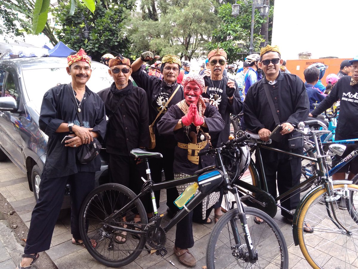 #bdg1000sepeda - Cikapundung river spot. <a href="/dishub_kotabdg/">Dinas Perhubungan</a>