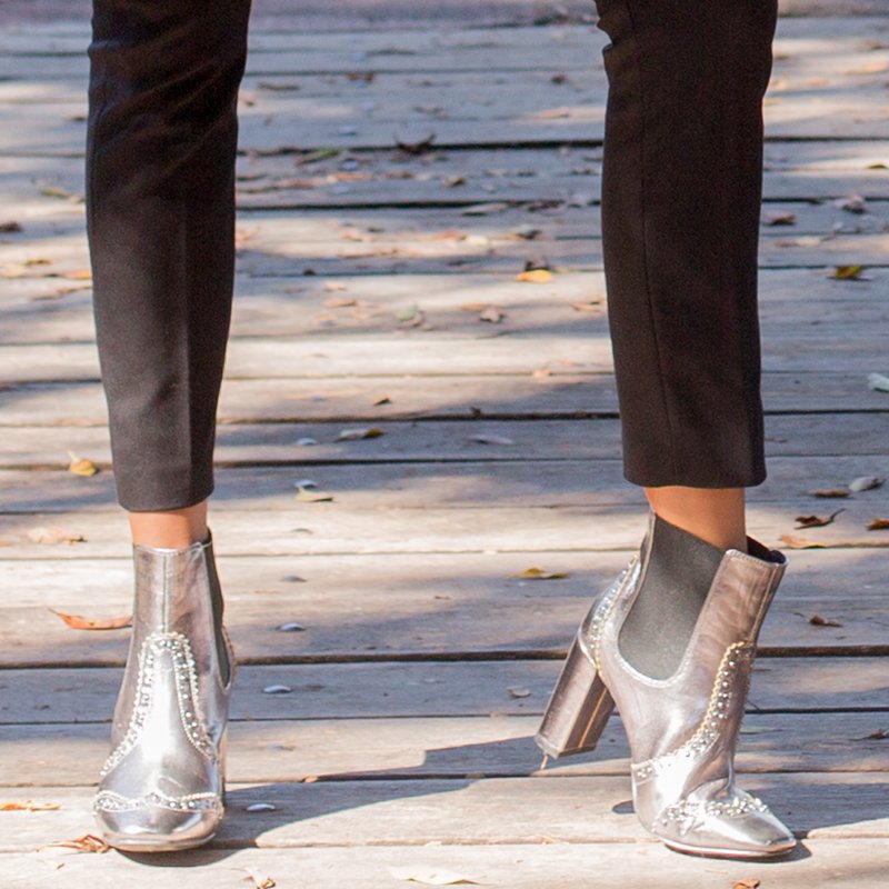 BoixCarolina's tweet photo. Continúa el #BlackFriday
Mereces un capricho y lo sabes… Qué tal estos botines y el mini bolso? ❤
shop online ➡ https://t.co/p7NYNZinBh #carolinaboix #shoeslover #shoes #shoesaddict #ootd #outfit #look #lookgoals #lookbook #shopping #online #sales #rebajas #descuentos https://t.co/KbAf7TzkAK