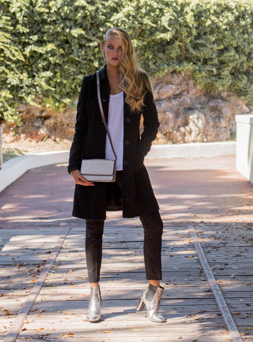 BoixCarolina's tweet photo. Continúa el #BlackFriday
Mereces un capricho y lo sabes… Qué tal estos botines y el mini bolso? ❤
shop online ➡ https://t.co/p7NYNZinBh #carolinaboix #shoeslover #shoes #shoesaddict #ootd #outfit #look #lookgoals #lookbook #shopping #online #sales #rebajas #descuentos https://t.co/KbAf7TzkAK