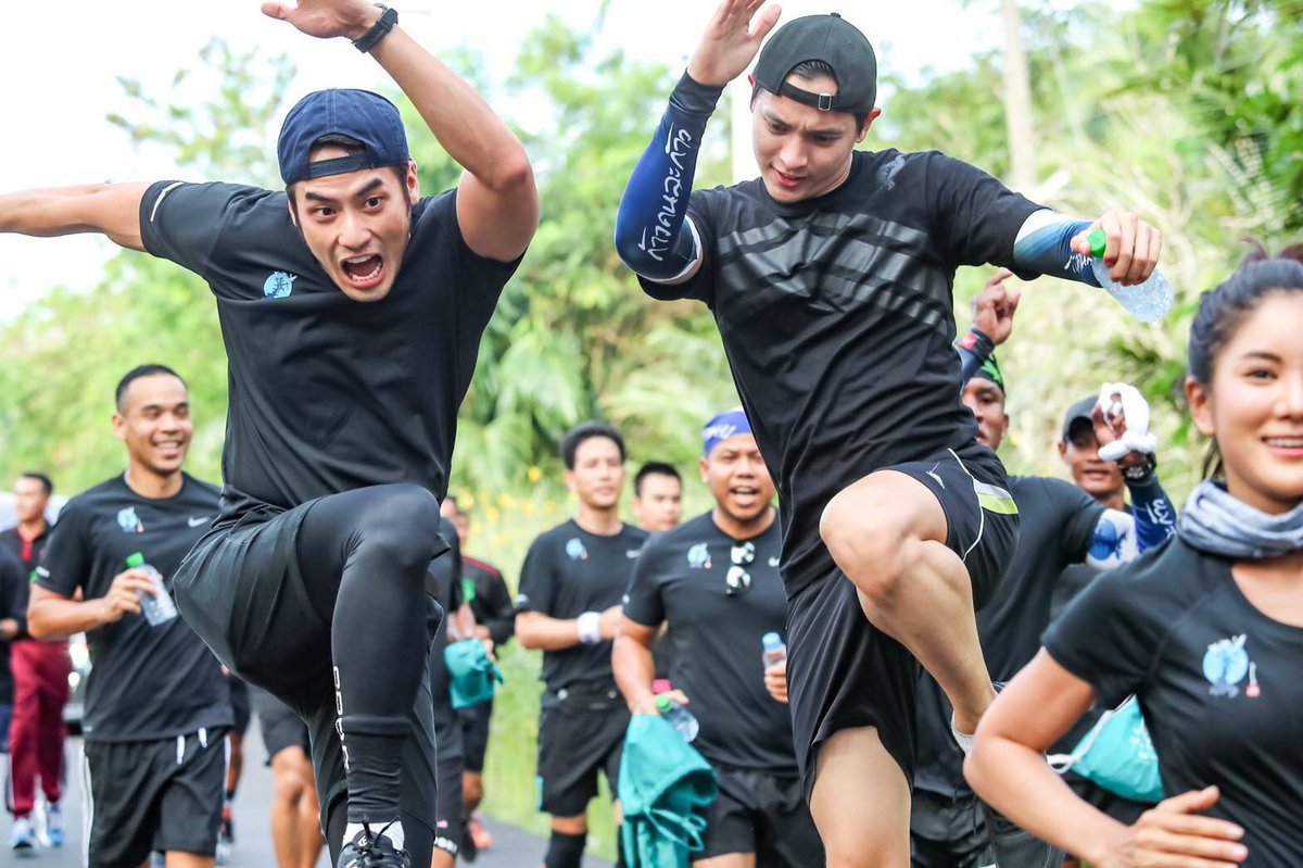 "เจมส์จิ" <a href="/Jirayu_jj/">JAMES JIRAYU</a>  และ "บอย ปกรณ์" <a href="/Boy_Pakorn/">Boy_Pakorn</a> หลังไปซ้อมวิ่งเต็มที่ ล่าสุด ออกร่วมวิ่งกับ "พี่ตูน" เริ่มวิ่งออกจาก อ.ประทิว ชุมพร มุ่งหน้าสู่ อ.บางสะพานน้อย ประจวบฯ รวมวิ่ง 3 เซต รวม 36 กม. #ก้าวคนละก้าว