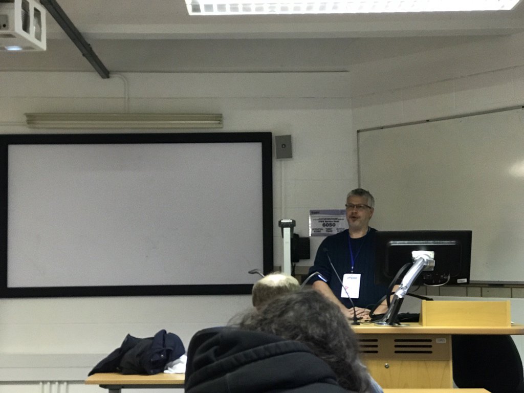 phpcodemonkey's tweet image. Next session Clive on cryptocurrency &amp;amp; blockchain #phpem17