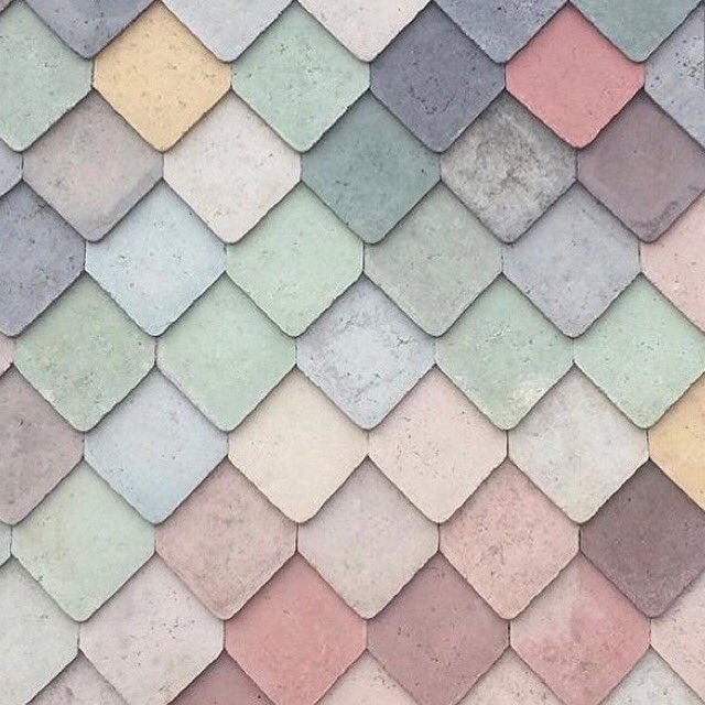 Y A R D  H O U S E
If only all buildings had a wall like this...Yard House by: Assemble Studio Photo by: David Grandorge 
#pastel #brickwall